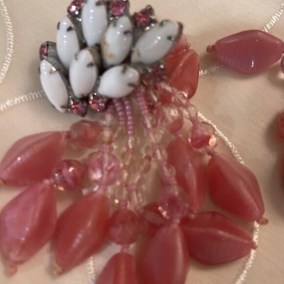 EARRINGS- Vintage Nightingale earrings – clip -  join the pink craze - Picture 6 of 6